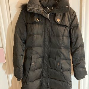 Long puffed jacket.